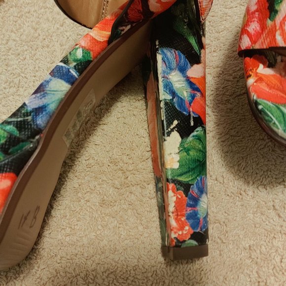Sexy Floral Platform Ankle Strap Heels - Picture 6 of 7